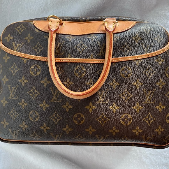 Authentic Deauville Handbag LV - Picture 7 of 10